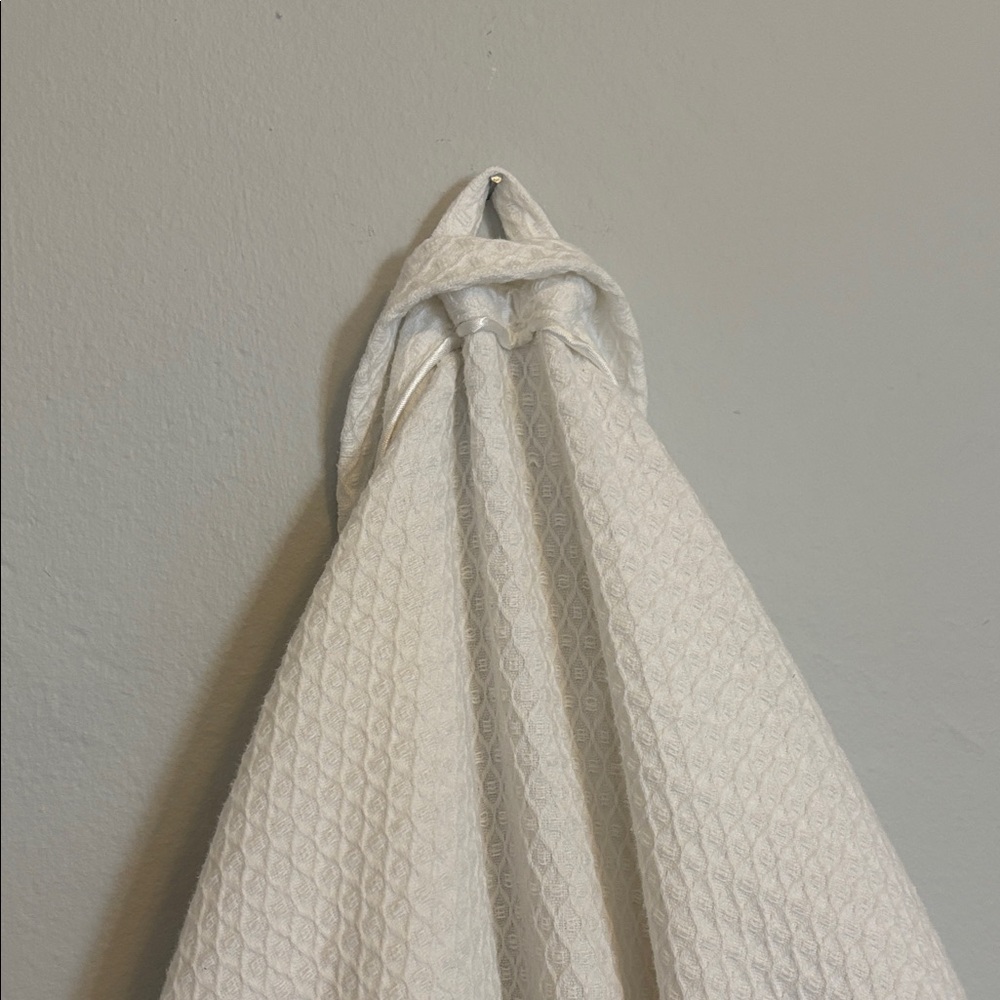Pure Body White Waffle Textured Robe - Picture 7 of 8